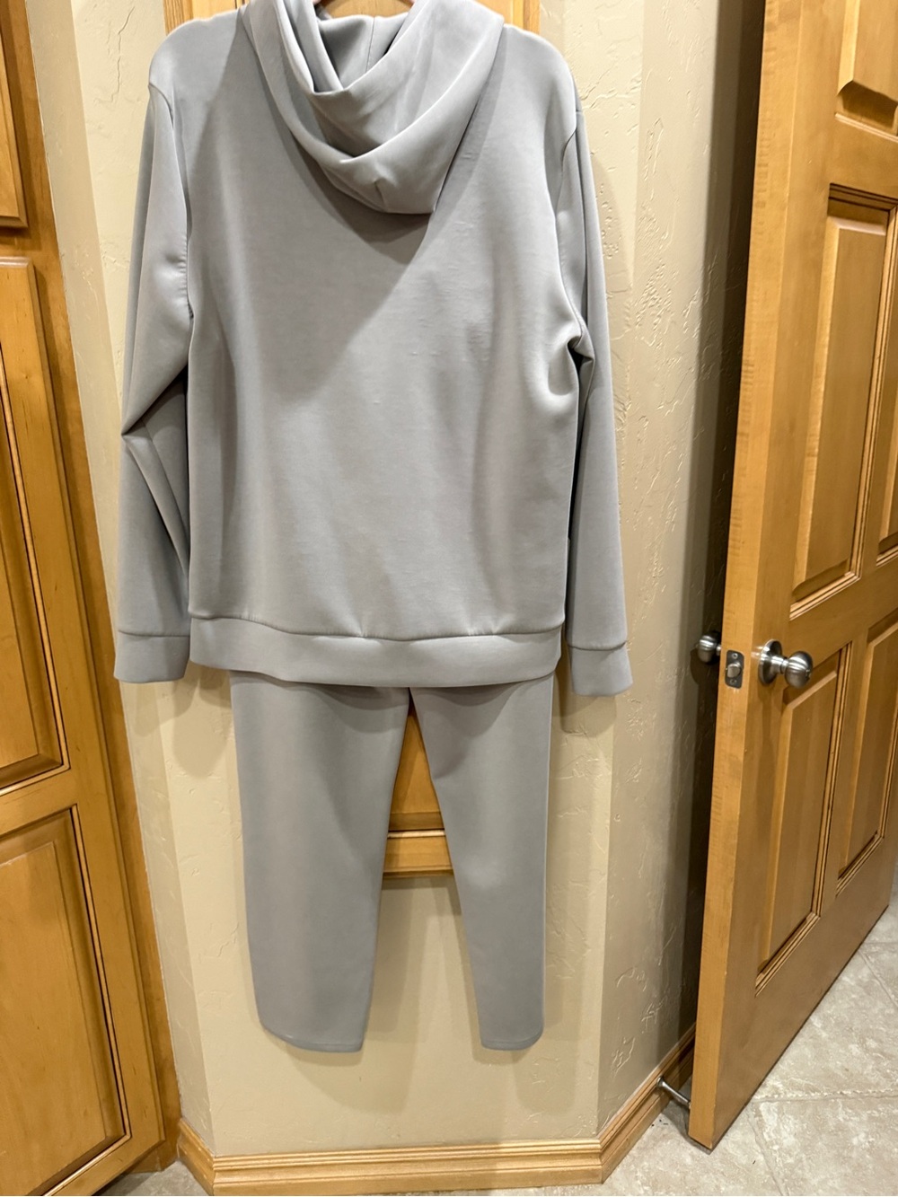 Men's Taupe Hooded Sweatshirt and Jogger Set - Picture 7 of 11